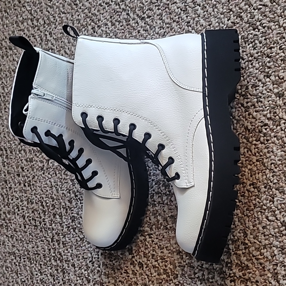 NWOT White Harley combat boot
